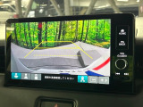 【マルチビューカメラシステム】専用のカメラにより、上から見下ろしたような視点で360度クルマの周囲を確認することができます☆死角部分も確認しやすく、狭い場所での切り返しや駐車もスムーズに行えます。