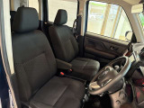 運転する人の体をしっかり支えるシート!