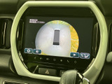 後方の状況をクリアに映し出し、安全な駐車をサポート。狭い場所でもスムーズに駐車できます。