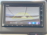 【バックカメラ】駐車時に後方がリアルタイム映像で確認できます。大型商業施設や立体駐車場での駐車時や、夜間のバック時に大活躍!運転スキルに関わらず、今や必須となった装備のひとつです!