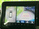 後方視界を広げるモニターで、駐車や狭い道での運転も安心。ガイドライン表示で、より正確なバック駐車をサポートします。
