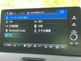 様々な情報を表示するモニターは、ドライブ中の頼もしい相棒。車両情報や設定変更など、必要な情報を一目で確認できます。