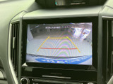 駐車時の安全性を高めるバックモニター。狭い場所でも安心して駐車できます。ガイドライン表示で、距離感もつかみやすくなっています。