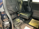 シートをはね上げれば、高さのある荷物も積めます。