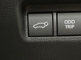【パワーバックドア】スマートキーや運転席のボタンを押すだけでリアゲートが自動で開閉します!荷物を持っている時や、高い位置にあるバックドアを閉める際に便利な機能です♪