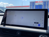 見やすい地図画面は、ナビゲーションをスムーズに操作できます。運転に集中しながら、目的地まで安心して走行できます。快適なカーライフをサポートします。