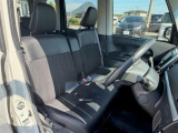【運転席】座り心地が良いシートなので長時間の運転でも快適にお過ごしいただけます。新品のフロアマットのご注文も可能です。掲載箇所以外にご希望の写真がございましたらお気軽にお問い合わせ下さい。