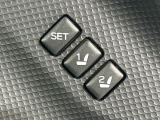 【メモリー機能付きパワーシート】ドライバーごとに設定したシート位置を記憶して、ボタン一つで切り替えできる便利な機能!運転する方が複数名いらっしゃるご家庭におすすめです♪