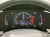視認性の高いメーターで、運転に集中できます。各種情報がひと目でわかり、安全運転をサポート。落ち着いたデザインも魅力です。