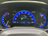 視認性の高いメーター類が、運転に必要な情報をわかりやすく伝えます。洗練されたデザインと使いやすさを両立し、ドライバーをサポートします。