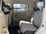 後席からの景色も良好で、開放感があります。ゆったりとくつろげる空間は、長距離移動の疲れを和らげてくれます。