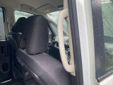 【乗降用グリップ】セレナは低床フロアで乗降しやすいお車です。が、お子様やご年配の方で乗降しづらい時がある時は、大型で掴みやすいこのグリップをご利用頂くと便利です。
