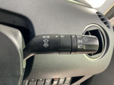 操作しやすい位置に配置されたレバーで、スムーズなウインカー操作が可能です。安全運転をサポートします。
