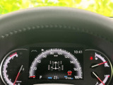 視認性の高いメーター類が、運転に必要な情報を的確に伝えます。運転に集中できる環境が、より安全なドライブをサポートします。