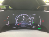 視認性の高いメーターで、運転に必要な情報を的確に把握できます。洗練されたデザインも魅力で、運転するたびに気分が上がります。