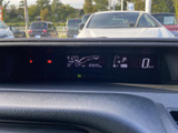 視認性の高いメーター類で、運転状況をしっかり把握。走行距離や燃料残量など、必要な情報が一目でわかります。運転に集中できる環境です。
