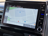 見やすい地図表示で、スムーズなナビゲーションを実現。目的地までの道順をわかりやすく案内します。運転に集中できる環境をご提供します。