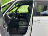 運転席からの視界は広く、運転操作もスムーズ。ドライバーが快適に運転できるよう、機能性と使いやすさを追求しています。