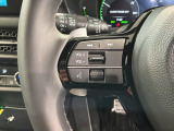 ステアリングにオーディオ操作スイッチが付いています。オーディオ画面に直接タッチしなくても操作が出来ますので、運転に集中できます。