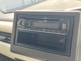 運転席からの情報収集がスムーズに行えるよう設計されています。目的地設定も簡単で、長距離ドライブも安心です。見やすい画面表示が特徴です。