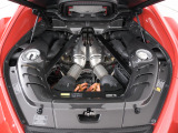 パワートレインは3.0L V6ツインターボエンジンに加えてモーターを搭載し、830馬力(カタログ値)を発揮します。