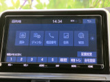 停車中には、多彩なコンテンツを楽しめるTV機能。長距離移動の休憩時間に最適です。充実した時間を過ごせます。