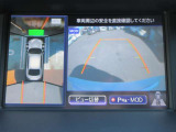 ナビ画面にアラウンドビュ-モニタ-の映像を映し出しています。  狭い場所での車庫入れをサポ-トしてくれる便利アイテムです。