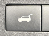 【パワーバックドア】スマートキーや運転席のボタンを押すだけでリアゲートが自動で開閉します!荷物を持っている時や、高い位置にあるバックドアを閉める際に便利な機能です♪