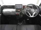 ◆インテリアパネル◆視界広々で非常に運転しやすくロングドライブでも疲れを感じさせないすっきりとまとまったインパネ周りです。