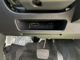 ETC車載器です。高速道路を利用する際の支払いがキャッシュレスなのでとても便利なアイテムです!