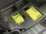 【パンク修理キット】スペアタイヤの代わりにパンク修理キットが備え付けられております