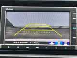 カラービジョンとガイドラインで見やすいバックモニター!車庫入れも楽ちんです♪
