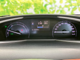 視認性の高いメーター類が、運転に必要な情報を的確に伝えます。運転状況が一目でわかり、安全運転をサポートします。デザインも洗練されています。