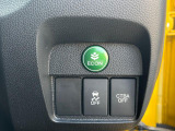 【シティブレーキアクティブシステム】低速走行中に前方の車両等を認識し、衝突しそうな時は警報とブレーキで衝突回避と被害軽減をアシスト。より安全にドライブをお楽しみいただけます。