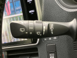 操作しやすい位置に配置され、直感的に操作できます。安全な車線変更や右左折をサポートします。