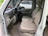 機能性とデザイン性を兼ね備えた内装。運転に必要な情報を一目で確認でき、安全運転をサポートします。