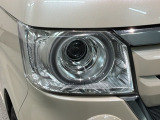 LEDヘッドライトは、点灯の瞬間から最大光量を発揮し、突然暗くなるトンネルなどでの安定感を高めます。