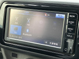 多彩なソースに対応し、快適なドライブをサポート。ラジオやCD、Bluetooth接続で、お気に入りの音楽を存分に楽しめます。操作も直感的に行えます。