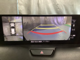 狭い場所での駐車やすれ違いなどでより的確な運転操作に役立つ360&deg;ビューモニターが装備されています。
