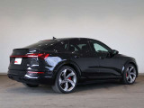 Audi SQ8 Sportback e-tron /アルミホイール5アームインターフィアレンスデザイン チタングレー 10.5Jx22 /Audi rings & ブラックスタイリング/デジタルマトリクスLEDヘッドライト