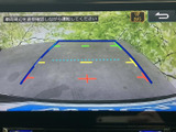 狭い場所での駐車や車庫入れも安心。後方の状況を画面で確認できるバックモニター付きです。安全運転をサポートする機能です。