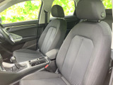 運転しやすい視点と、操作しやすい配置が特徴です。ドライバーの集中力を高め、安全な運転をサポートします。快適な運転環境です。
