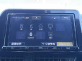 ラジオやCD、Bluetooth接続など、多彩なソースに対応しています。お好みの音楽で、ドライブタイムをより楽しく過ごせるでしょう。音質にもこだわりました。