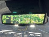 【デジタルインナーミラー】後席の大きな荷物や同乗者で後方が確認しづらい時でも安心!カメラが撮影した車両後方の映像をルームミラー内に表示。クリアな視界で状況の確認が可能です!