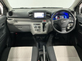 【インパネ】運転のしやすさを最優先に設計された見晴らしの良いフロントビュー。車両間隔が掴みやすく狭い道でも安心♪「安全」と「品質」を最優先に、安心してお乗りいただけるクルマを提供いたします。