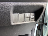 横滑りを防止するVSA等のスイッチは運転席の右側、手の届きやすい位置にあります。