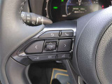 ステアリングリモコン付きで運転中に視線を落とさずオーディオ等の操作が出来ます。