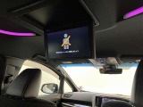フリップダウン後席モニターはお子様に大人気です♪長距離ドライブや渋滞でも退屈しませんね!