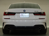 BMWのお車は、走行の安定性とコーナリングの良さを追求し、思い通りにハンドルの操作可能です。試乗車もご用意しておりますので、ぜひ&ldquo;駆け抜ける歓びをご体感ください!