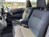 運転しやすいように設計された空間。操作しやすい位置に配置されたスイッチ類が、快適なドライブをサポートします。安全運転を支援します。